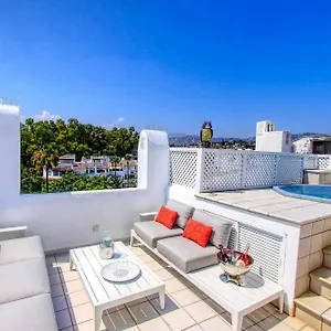 1080-beachfront-penthouse-3-floors-jacuzzi-2-pools-wifi.1costadelsol.com/